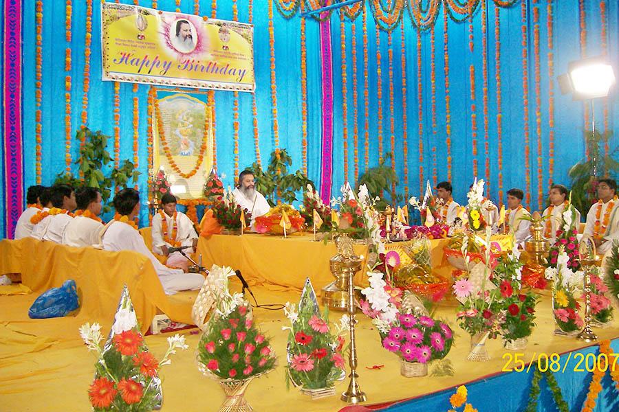 Brahmachari Girish Ji's birthday on 25 August 2007 was celebrated with performance of Maha Rudrabhishek at Bhopal.